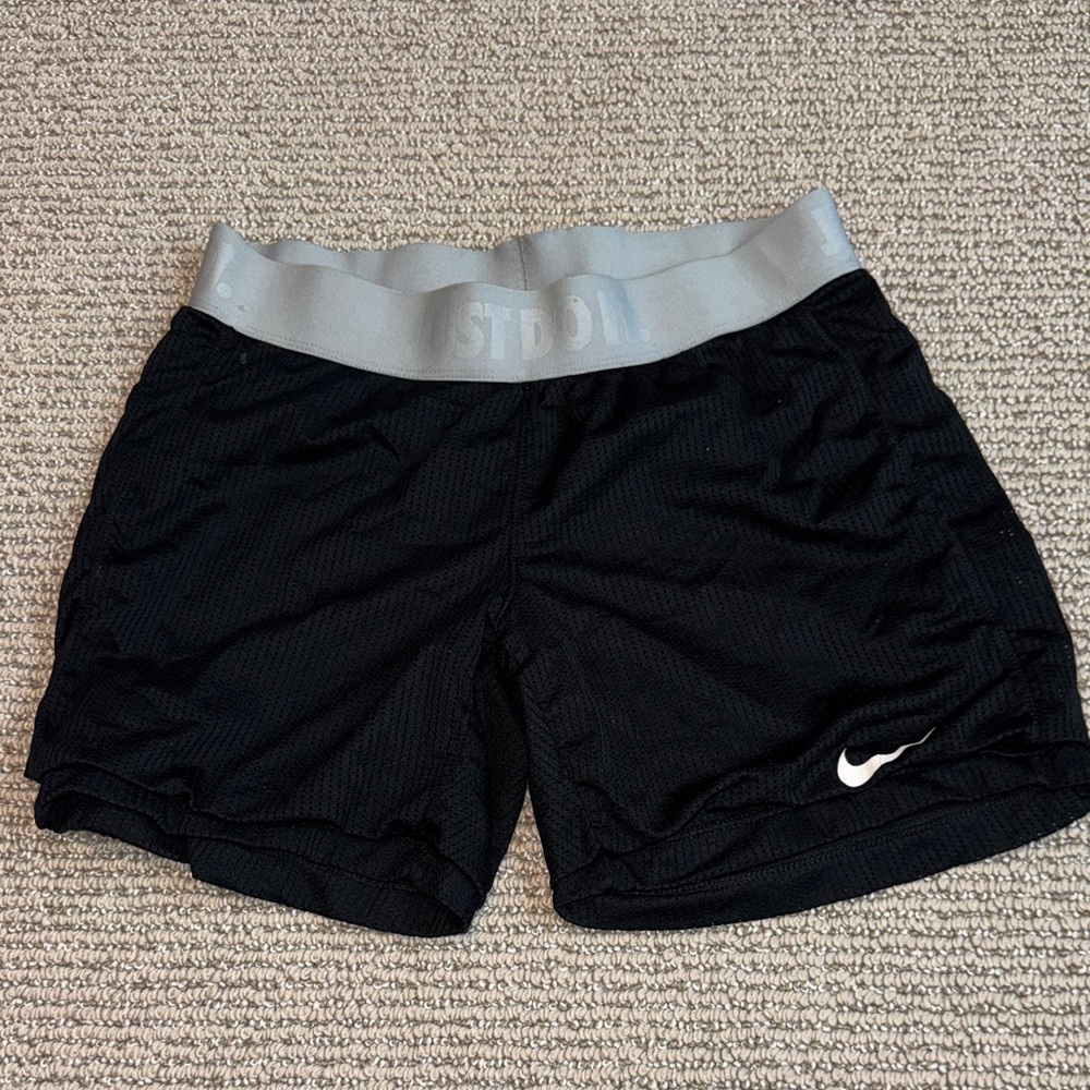 Nike Women's Black and Gray Athletic Shorts XS